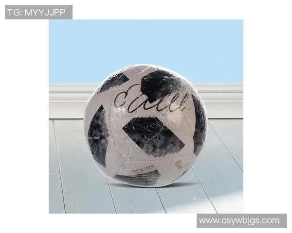 限量版签名足球卡 C罗帕尼尼收藏版带你走进传奇球星的辉煌时刻